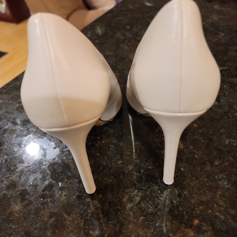 Zara Pointed Toe Pumps - Picture 2 of 5